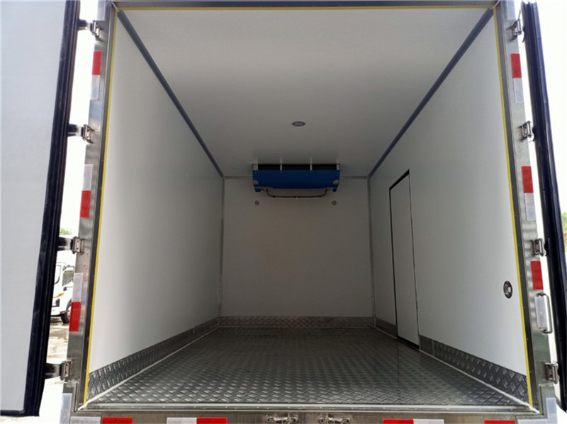 國(guó)六 福田奧鈴CTS(156馬力冷藏車)